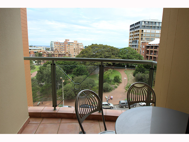 505/26 Pacific Street, Newcastle - Thumbnail 2